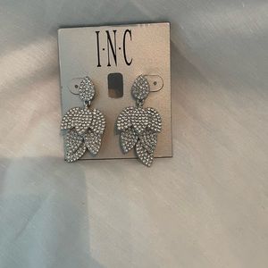 NWT INC earrings